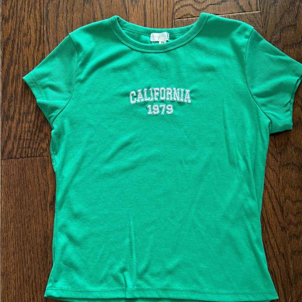 Green Orange kiss women’s California  1979 baby tee super soft size large ribbed